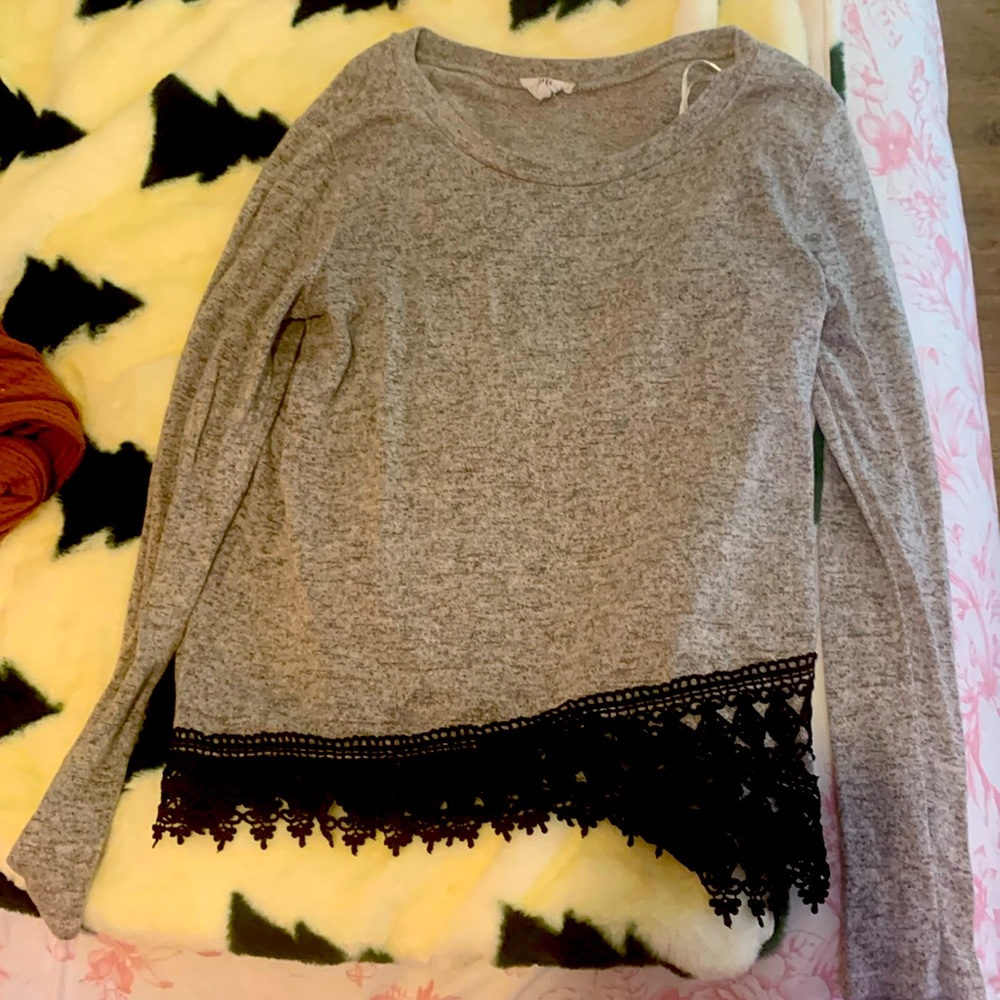 Gray/black sweater